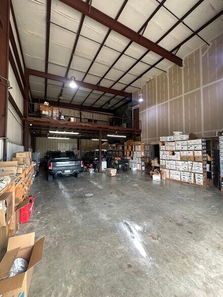 More Photos Of 8600 Howard Dr, Houston Industrial For Sale