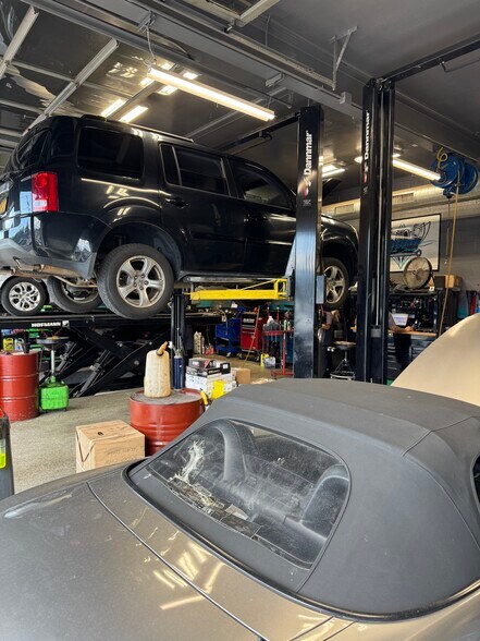 More Photos Of 267 Portion Rd, Ronkonkoma Auto Repair For Sale