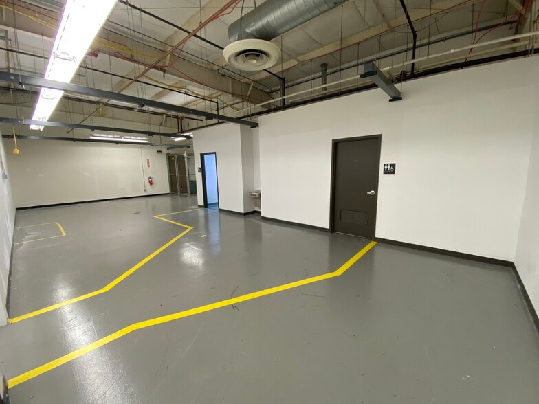More Photos Of 5160-5168 Blazer Pky, Dublin Warehouse For Lease