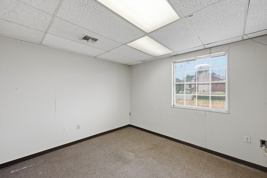 More Photos Of 4795 Mcwillie Dr, Jackson Office For Sale