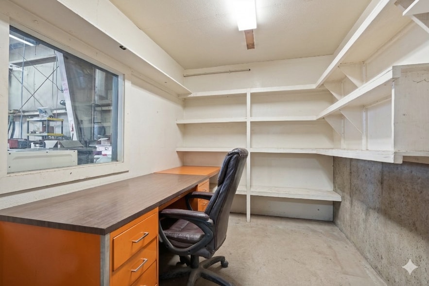 More Photos Of 327 West St, West Hatfield Warehouse For Lease