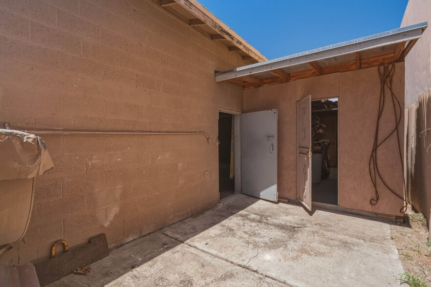 More Photos Of 3835 E Technical Dr, Tucson Warehouse For Lease