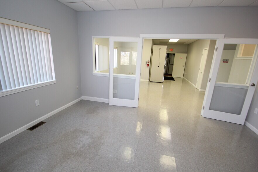 More Photos Of 87 Main St, North Reading Light Manufacturing For Sale