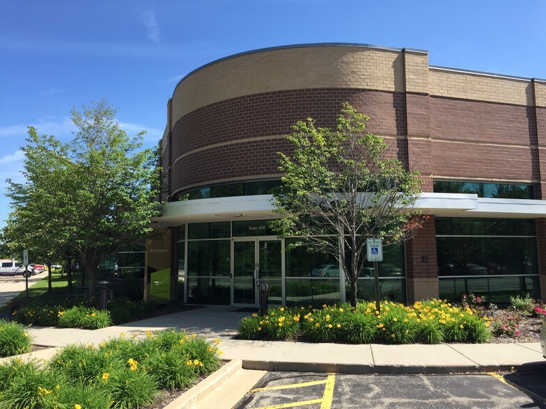 More Photos Of 13100 W Lisbon Rd, Brookfield Showroom For Lease