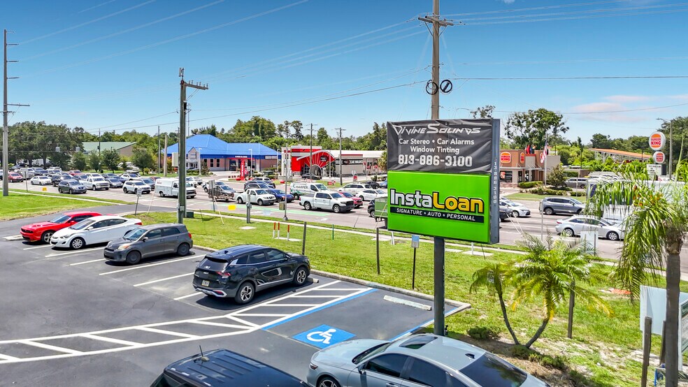More Photos Of 8338 N Dale Mabry Hwy, Tampa Showroom For Sale