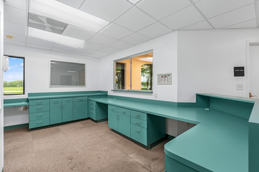 More Photos Of 845 37th Pl, Vero Beach Medical For Lease