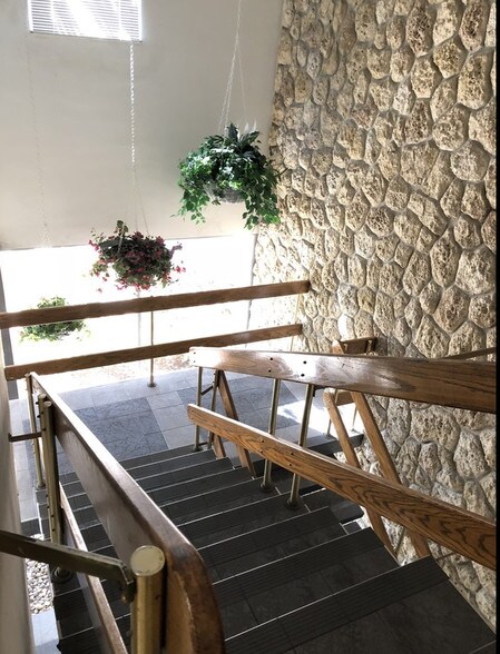 More Photos Of 2514 Hollywood Blvd, Hollywood Office Residential For Lease