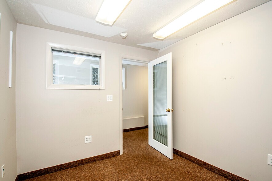 More Photos Of 4 Davis Ct, Brookline Loft Creative Space For Sale
