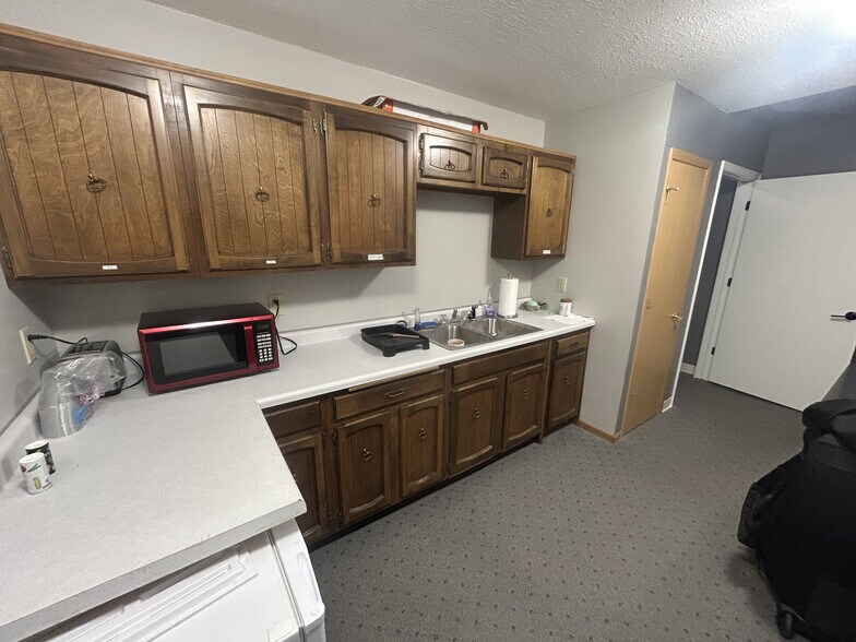 More Photos Of 126 Main St N, Lonsdale Storefront For Sale