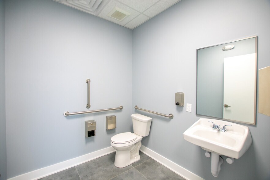 More Photos Of 1420 Point Breeze Ave, Philadelphia Apartments For Lease