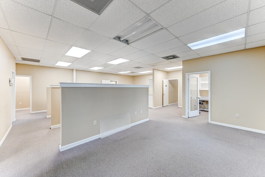 More Photos Of 14741 Pebble Bend Dr, Houston Loft Creative Space For Lease