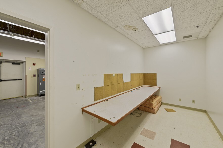 More Photos Of 4405 E Aloha Dr, Diamondhead Storefront Retail Office For Lease
