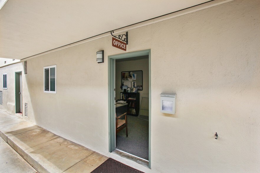 More Photos Of 2200 Village Ct, Belmont Apartments For Sale