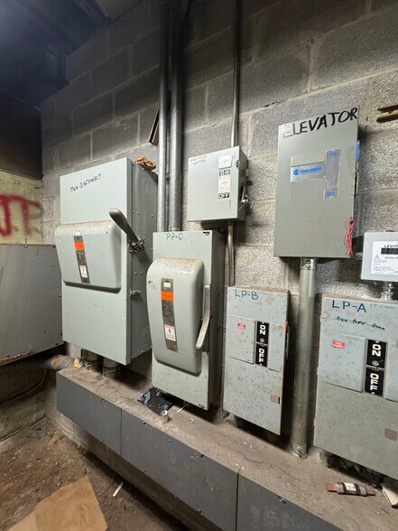 More Photos Of 3440 11th St, Astoria Manufacturing For Sale