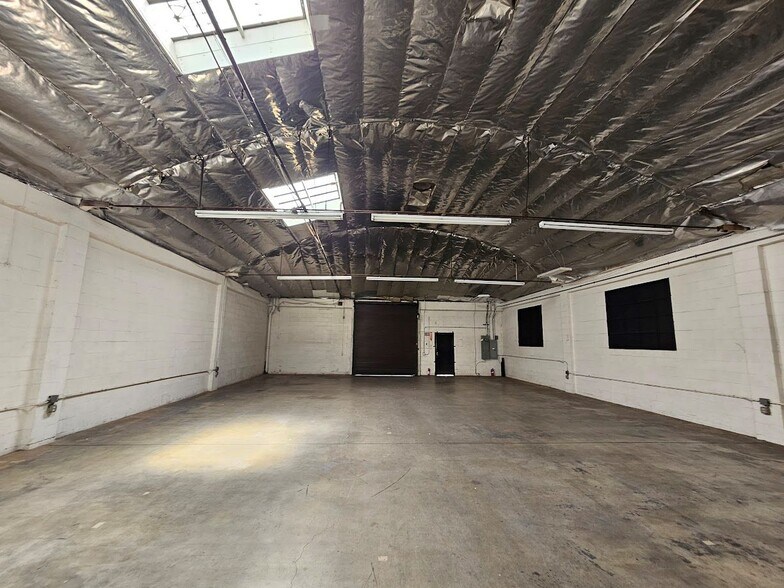 More Photos Of 920 E Pico Blvd, Los Angeles Warehouse For Lease