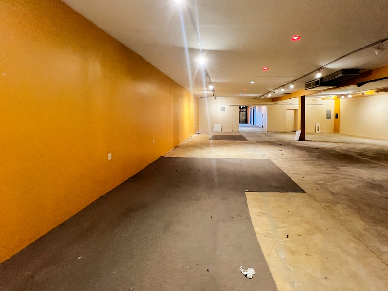 More Photos Of 1300 S Main St, Las Vegas Freestanding For Lease