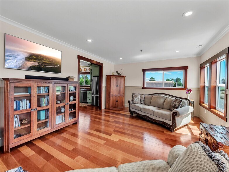 More Photos Of 1421 Pioneer Hwy, Stanwood Restaurant For Sale