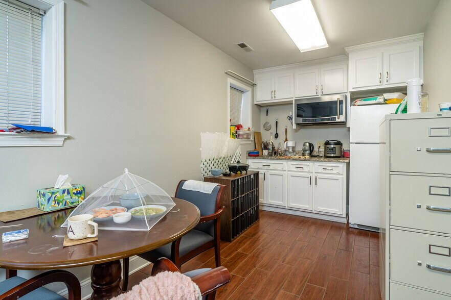 More Photos Of 413 N Coalter St, Staunton Office Residential For Lease