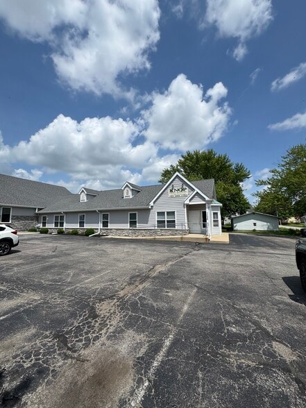 More Photos Of 709 S 18th St, Lafayette Freestanding For Sale