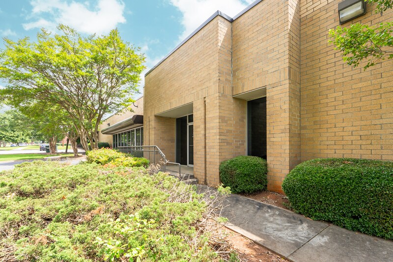 More Photos Of 5622 E Ponce de Leon Ave, Stone Mountain Distribution For Lease