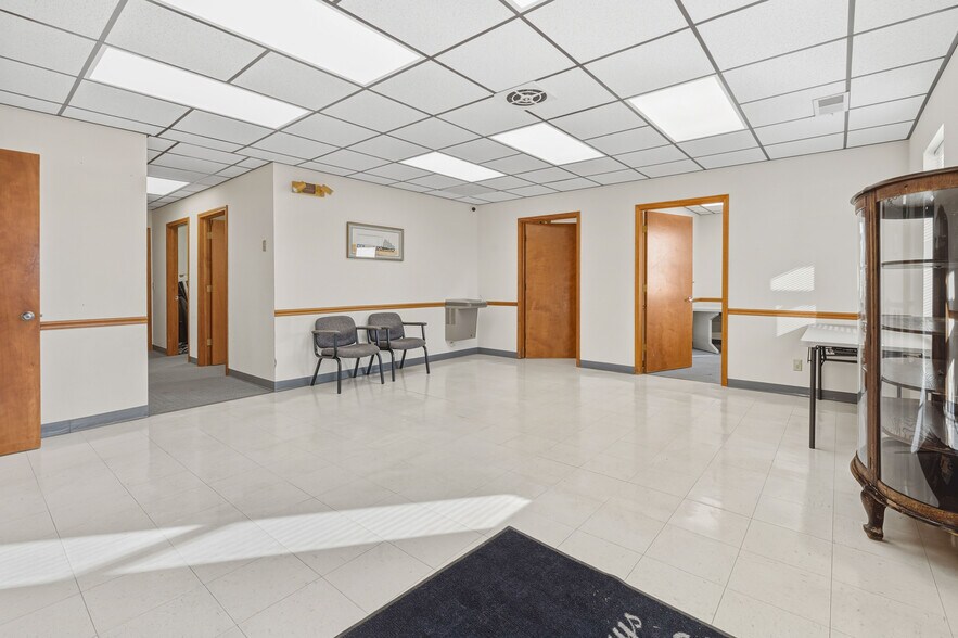 More Photos Of 604 Industrial Park Dr, Eldon Office For Sale