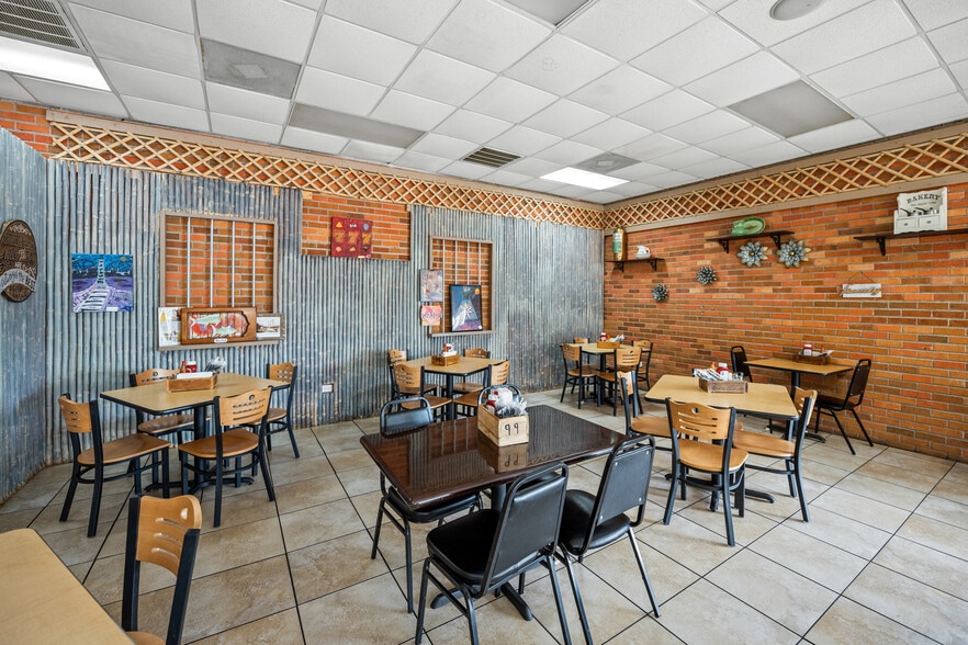More Photos Of 22272 State Highway 59, Robertsdale Restaurant For Sale