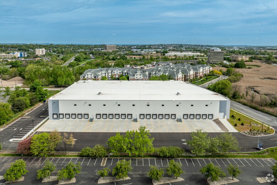 More Photos Of 1290 Wall St W, Lyndhurst Distribution For Lease