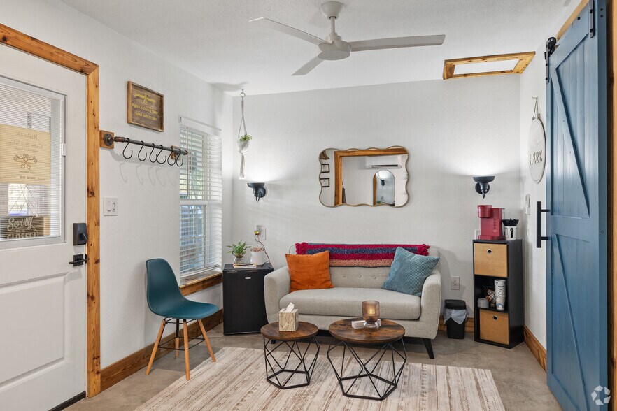More Photos Of 902 Main St, Blanco Office Residential For Sale