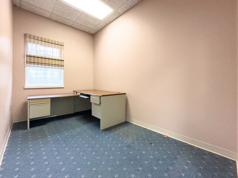 More Photos Of 358-360 E Center St, Manchester Office For Lease