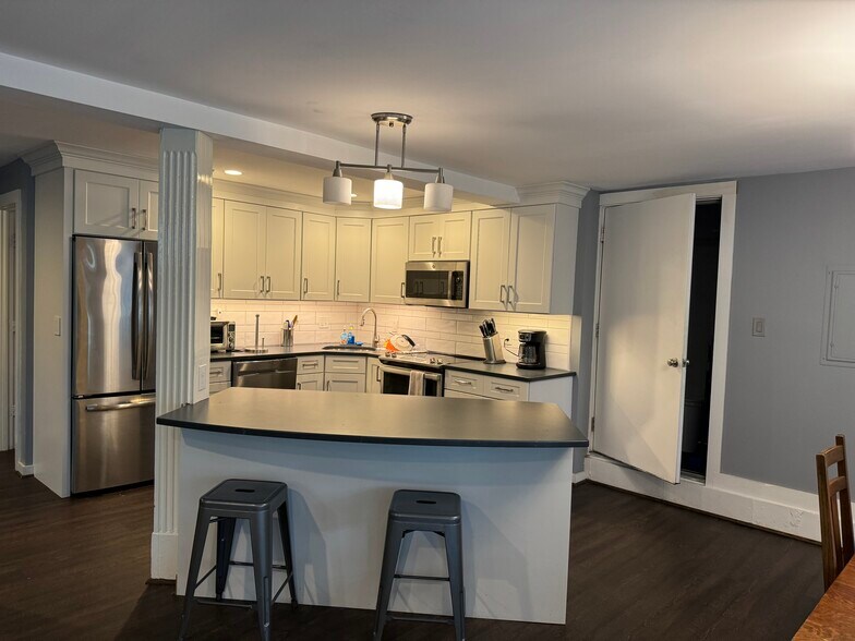 More Photos Of 173 Port Rd, Kennebunk Freestanding For Sale