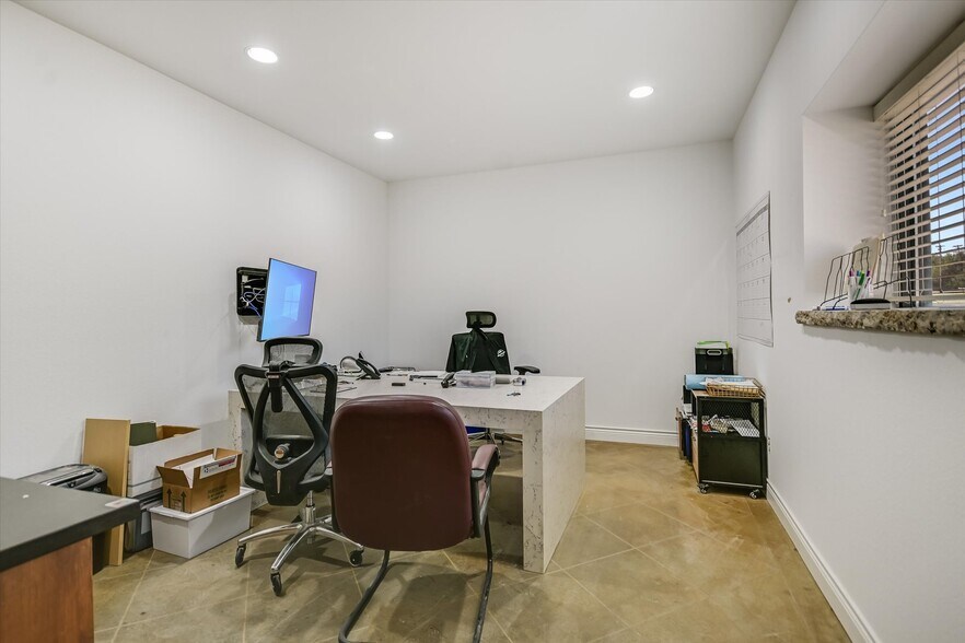 More Photos Of 22108 Odell Fairway Trl, Spicewood Industrial For Sale