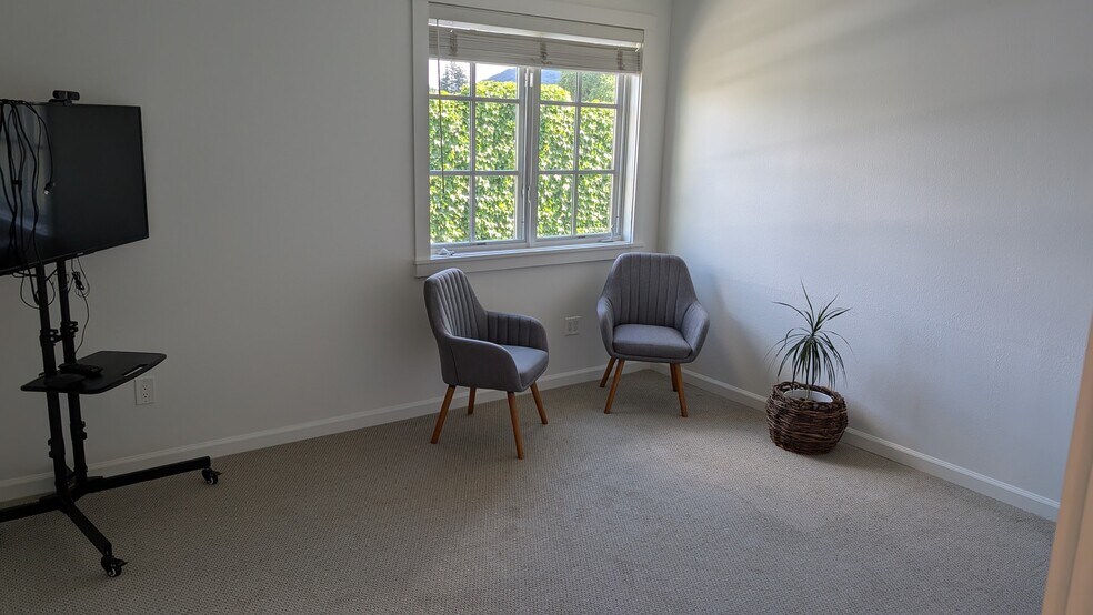 More Photos Of 77 Front St, Danville Medical For Lease