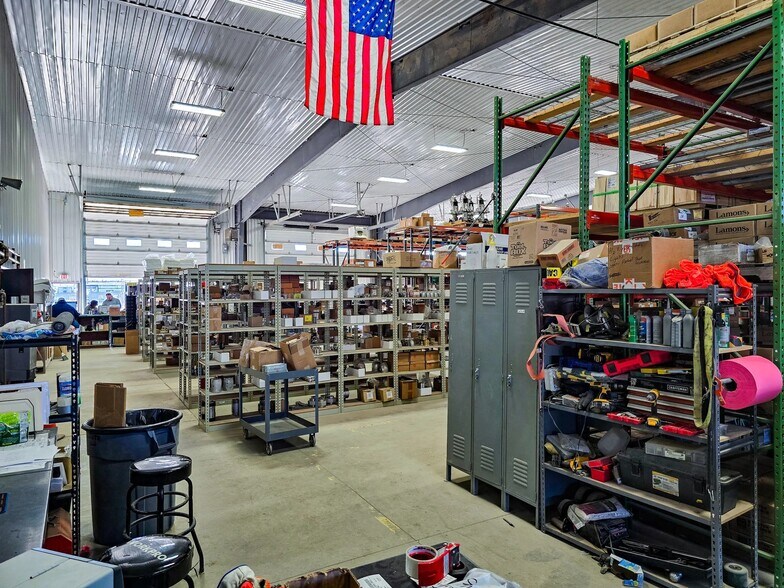 More Photos Of 509 Well St, Williston Warehouse For Lease