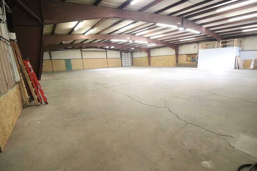 More Photos Of 2009 Industrial Road, Cortez Warehouse For Lease