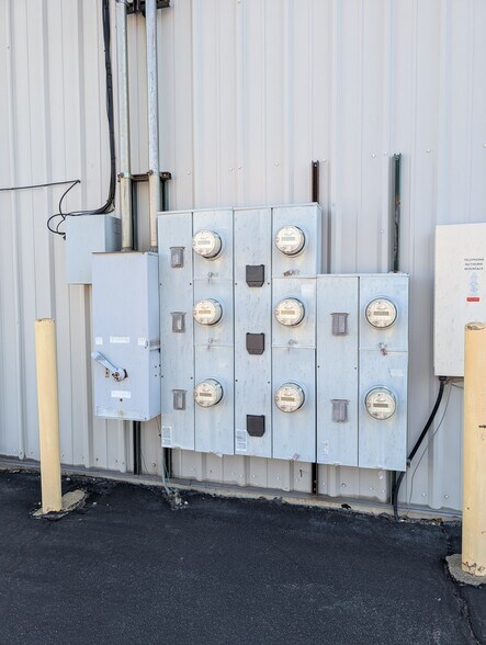 More Photos Of 4787 Hydraulic Rd, Rockford Manufacturing For Sale