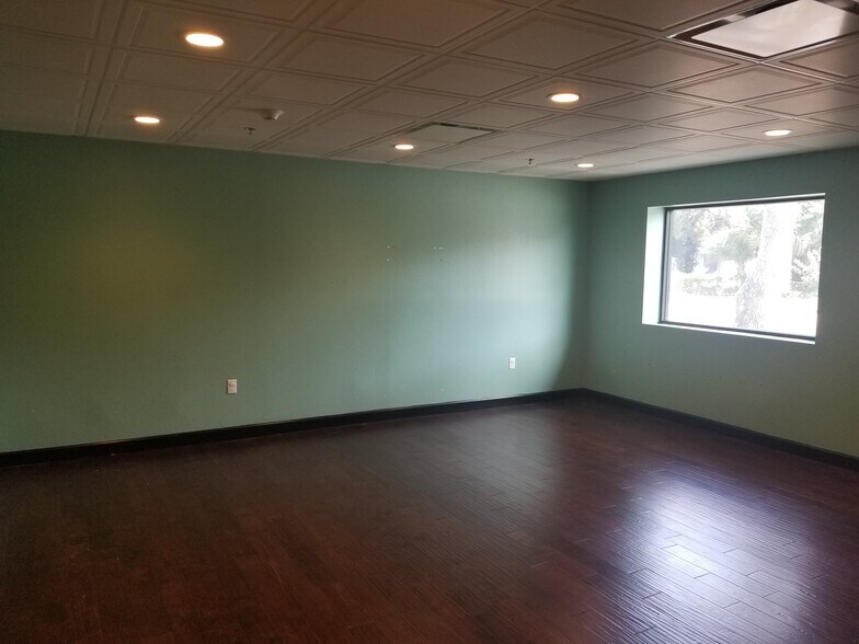 More Photos Of 655 31st St S, Saint Petersburg Warehouse For Sale
