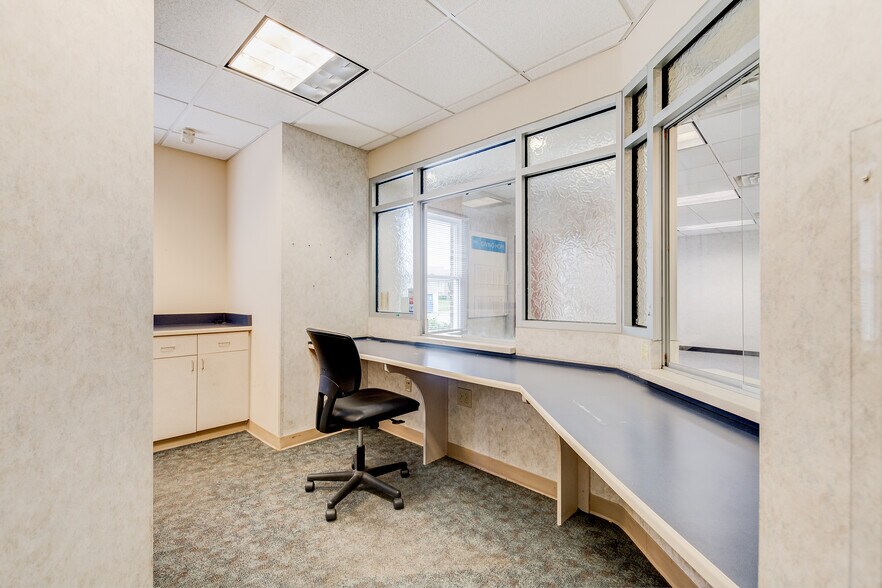 More Photos Of 860 NW Washington Blvd, Hamilton Medical For Sale