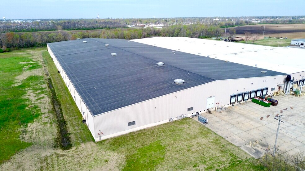 More Photos Of 103 S Acres St, Sikeston Distribution For Lease
