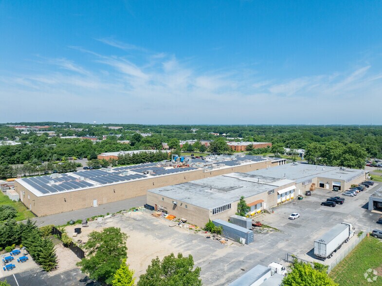 More Photos Of 135 Oser Ave, Hauppauge Warehouse For Lease