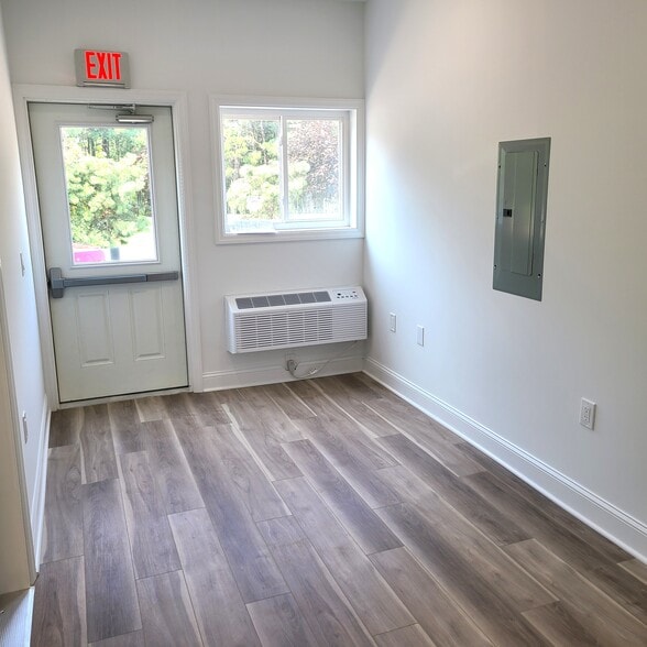 More Photos Of 1922 Hooper Ave, Toms River Warehouse For Lease