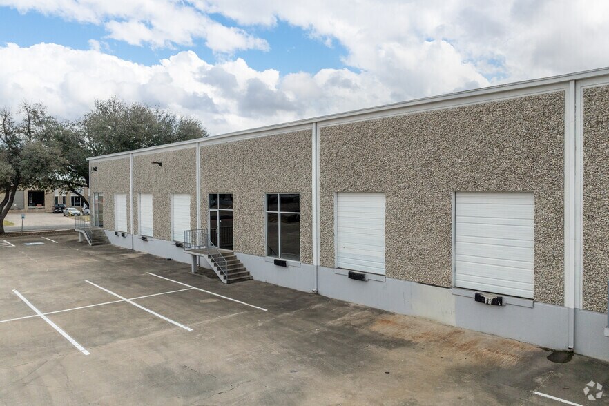 More Photos Of 9416 Neils Thompson Dr, Austin Warehouse For Lease
