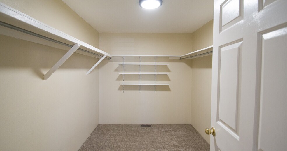 More Photos Of 397 N Wendy St, Torrey Specialty For Sale