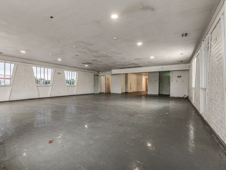 More Photos Of 741 NW 12th St, Moore Restaurant For Lease