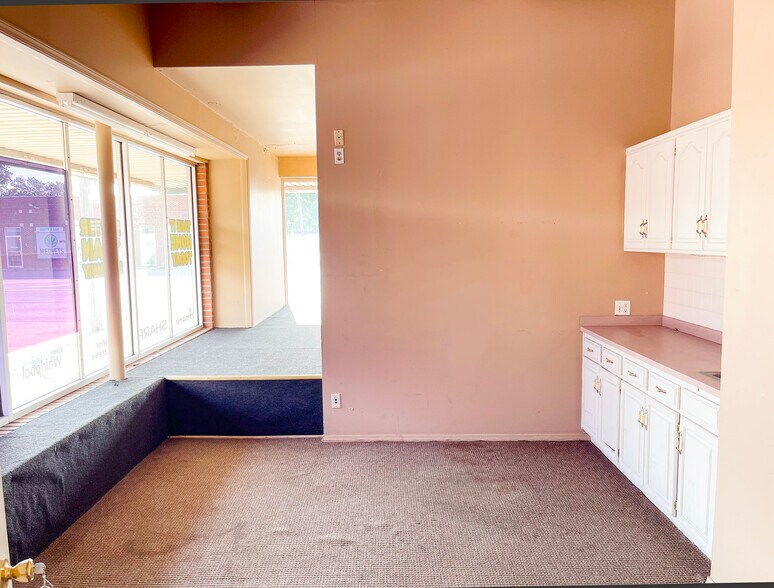 More Photos Of 104 E Graham Ave, Pryor General Retail For Sale