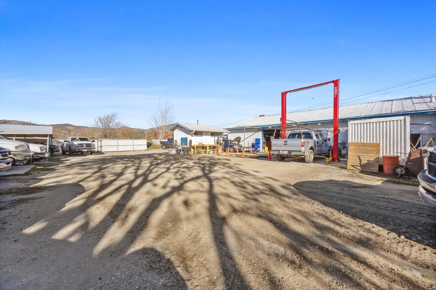 More Photos Of 230 E Tehachapi Blvd, Tehachapi General Retail For Sale