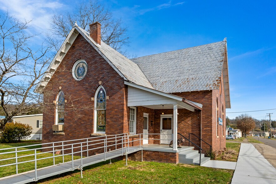 More Photos Of 729 Mason St, Milton Office For Sale