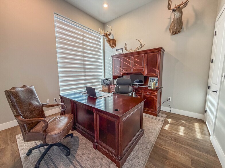 More Photos Of 1348 W US Highway 287 Byp, Waxahachie Office For Lease