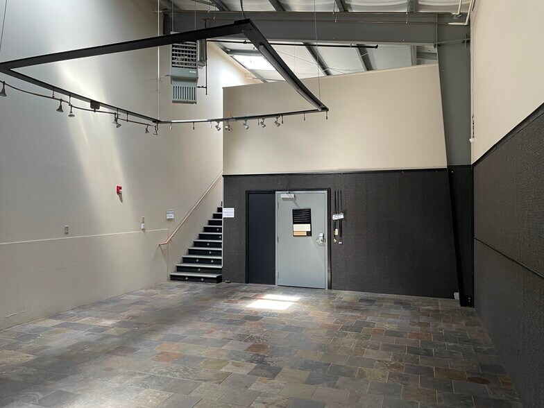 More Photos Of 1645 NE Lytle St, Bend Warehouse For Lease