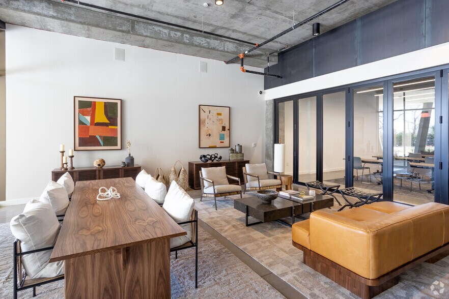 More Photos Of 3232 E Cesar Chavez St, Austin Unknown For Lease