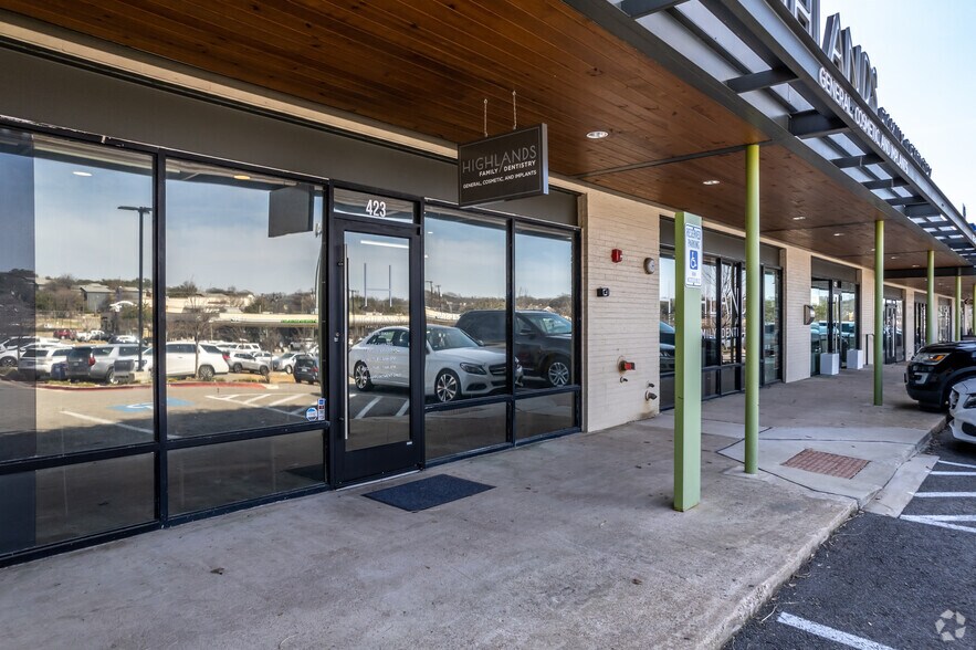 More Photos Of 9850 Walnut Hill Ln, Dallas Freestanding For Lease
